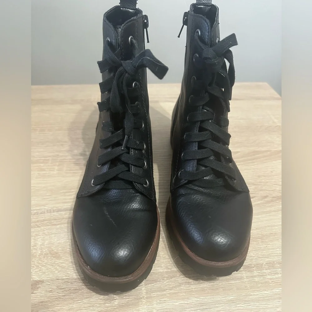 Kensie Black Faux Leather Willa Zip Lace Up Ankle‎ Boots. Size 9.